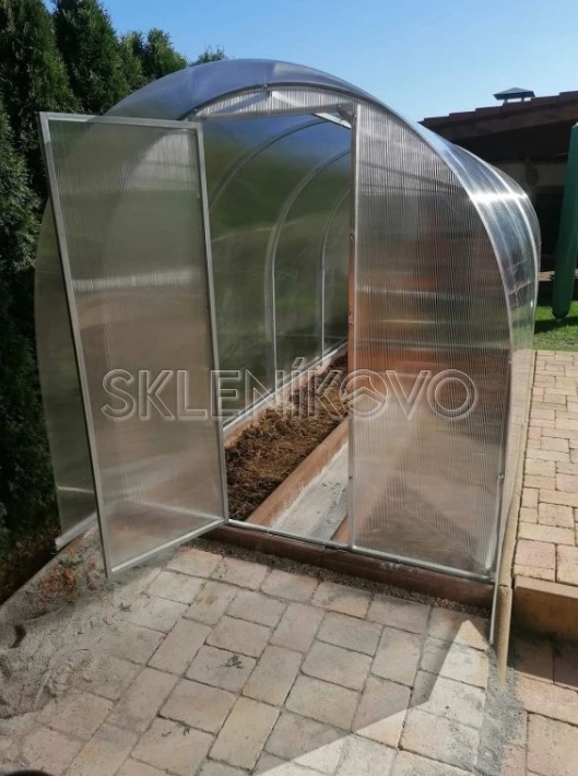 Polykarbonátové dosky na skleník - dlhá životnosť